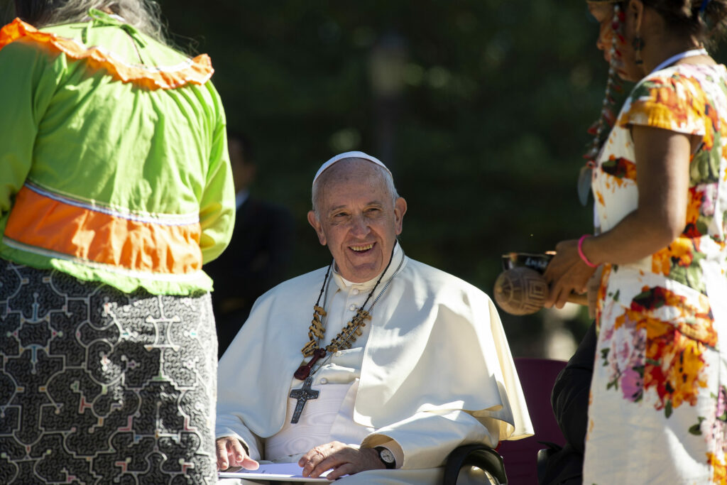 Pape François assiste à une fête de saint François d'Assise, saint patron de l'écologie, au Vatican avec des amazoniens et amérindiens