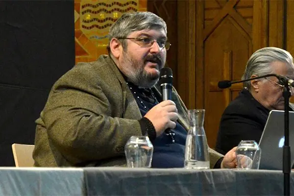 Le psychothérapeute Stéphane Joulain lors d'une conférence publique à Bordeaux